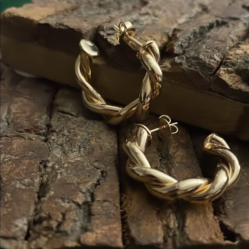 Twisted mini hoops